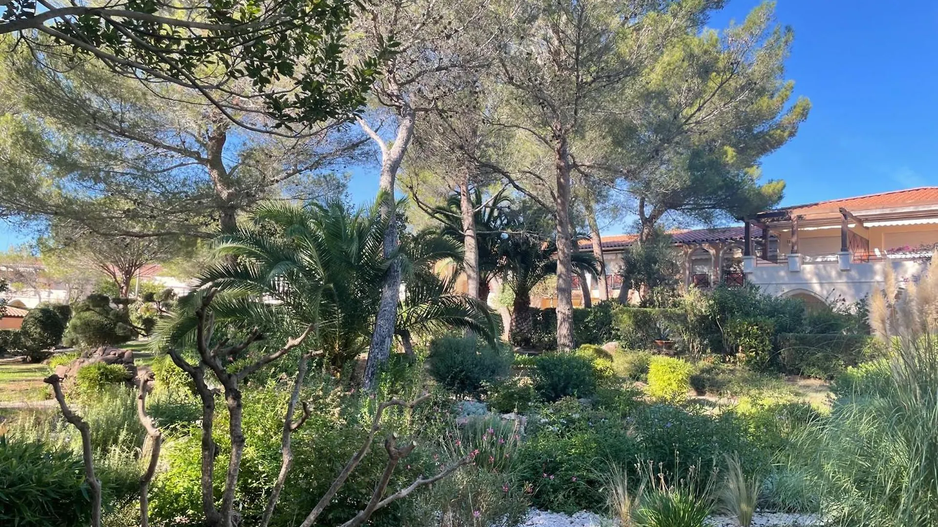 Appartement 2 Pieces Saint Raphael Renove, Classe 4 Etoiles, 100 M Plages, Piscine, Tennis, Parc, Terrasse, Jardin Privatif France