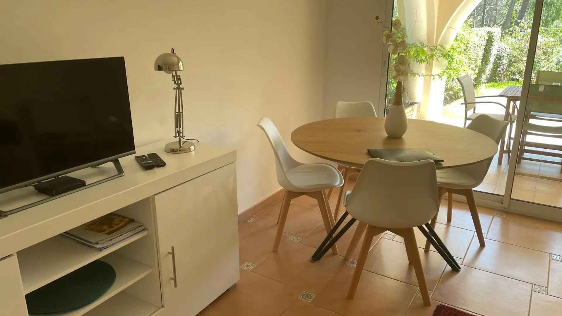 Lägenhet 2 Pieces Saint Raphael Renove, Classe 4 Etoiles, 100 M Plages, Piscine, Tennis, Parc, Terrasse, Jardin Privatif Frankrike