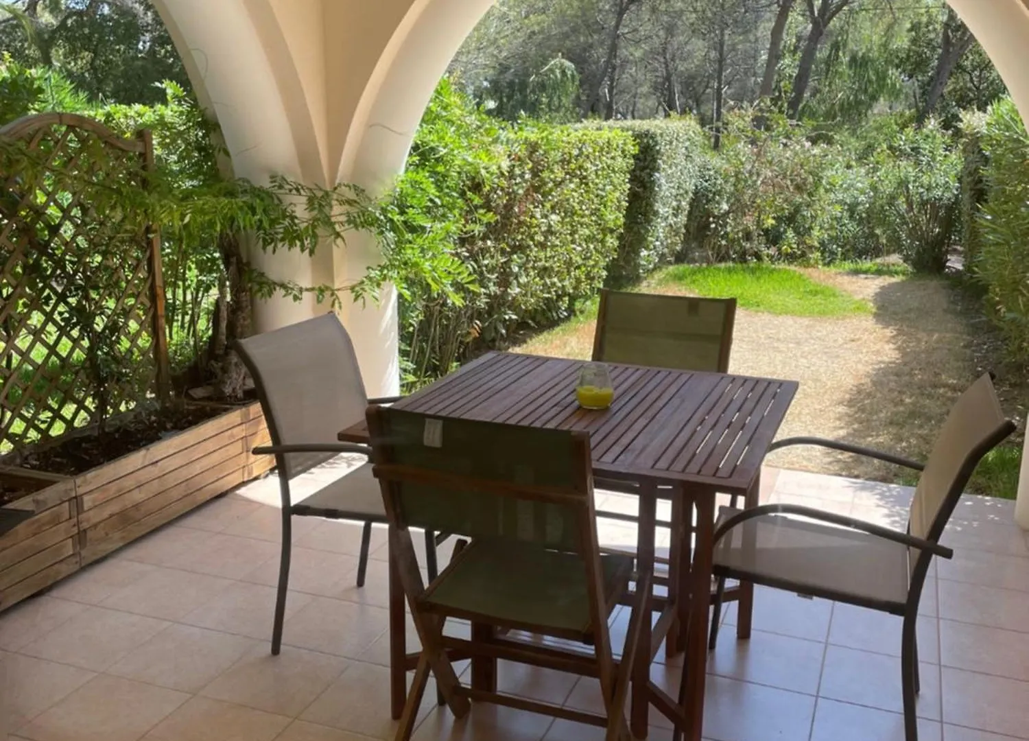 Lägenhet 2 Pieces Saint Raphael Renove, Classe 4 Etoiles, 100 M Plages, Piscine, Tennis, Parc, Terrasse, Jardin Privatif Frankrike