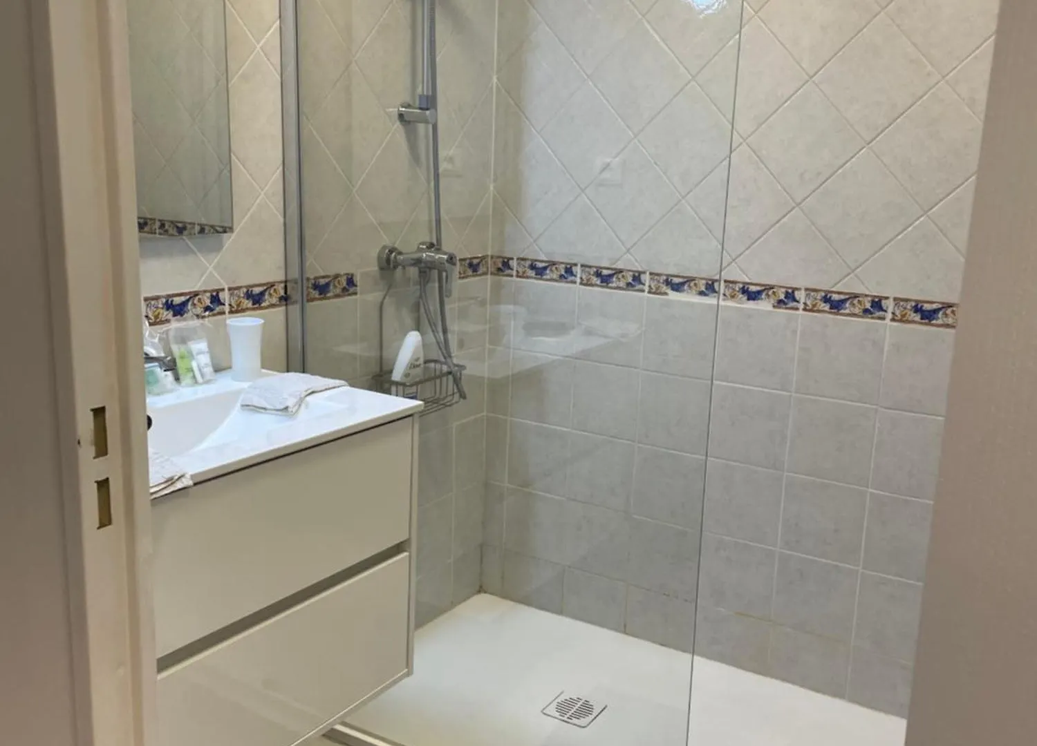 2 Pieces Saint Raphael Renove, Classe 4 Etoiles, 100 M Plages, Piscine, Tennis, Parc, Terrasse, Jardin Privatif France